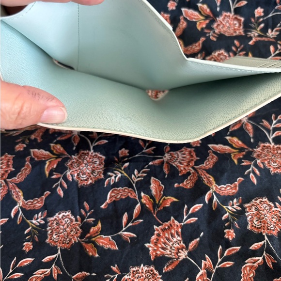 Louis Vuitton Victorine Wallet - Picture 5 of 16